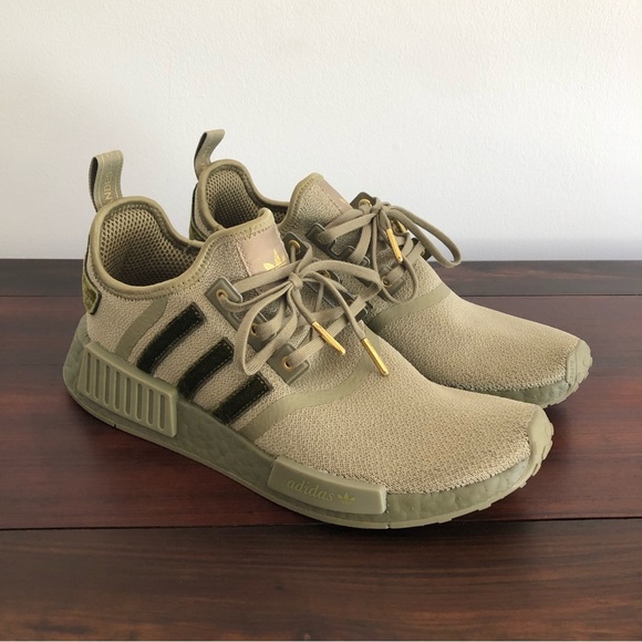 Adidas Olive Green Velvet NMD R1 Size 9W - Picture 1 of 7